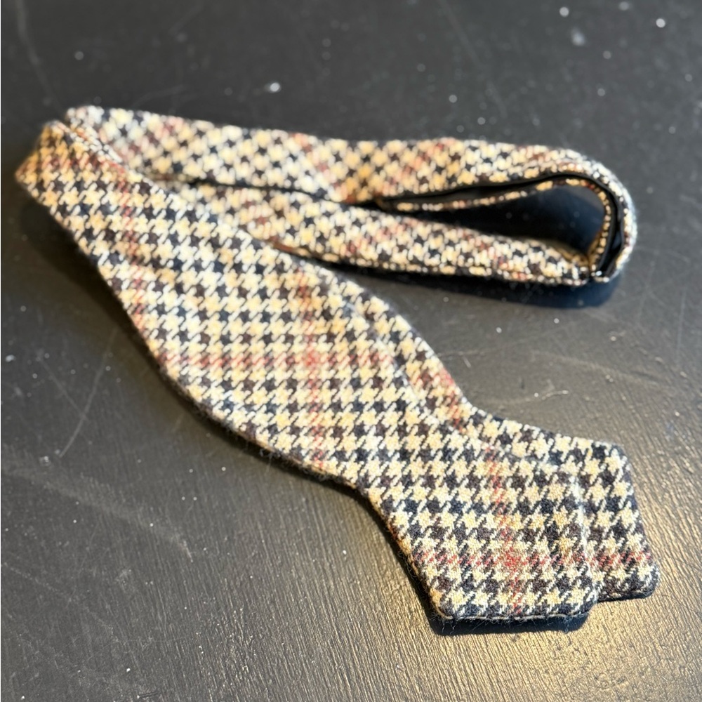 Suitsupply Houndstooth Bow Tie in Black, Cream, and Brown